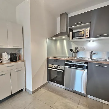 Lumineux, Neuf T2, Balcon, Vue Imprenable, Parking Apartament *